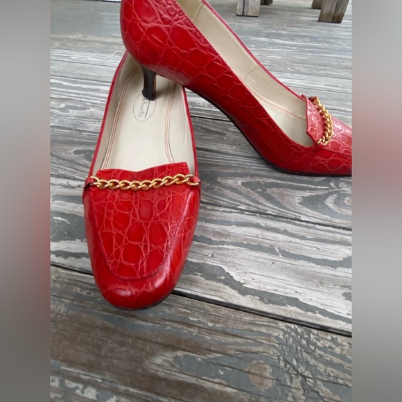 Talbots Red Leather Heels with Gold Chain. Size 7 1/2 - Picture 5 of 5